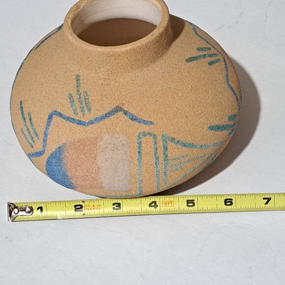 Navajo Sand Art Vase Signed Beige Pottery American Indian Art Handmade - Picture 4 of 14